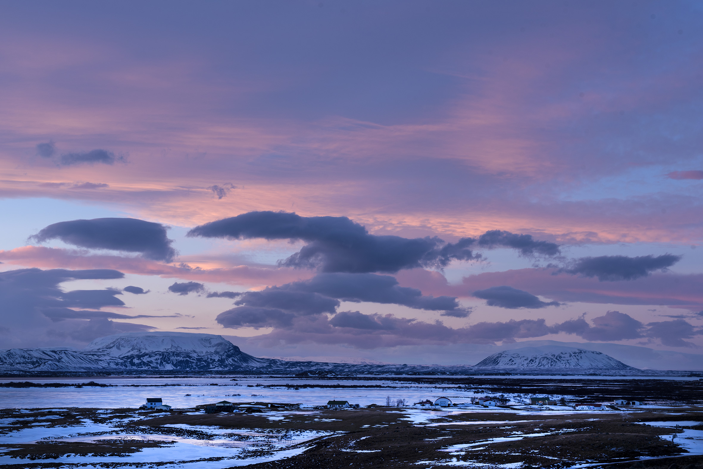 Svítání na Mývatnu, Island / Sunrise over the Myvatn lake, Iceland